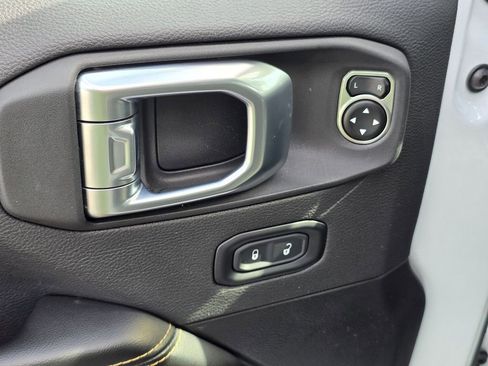 Used 2024 Jeep Wrangler Sahara image 23