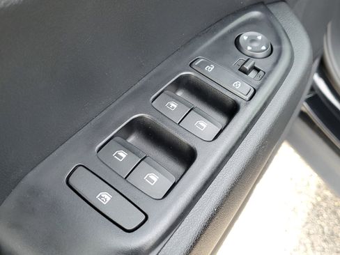 Used 2025 Hyundai Venue SE FWD image 17