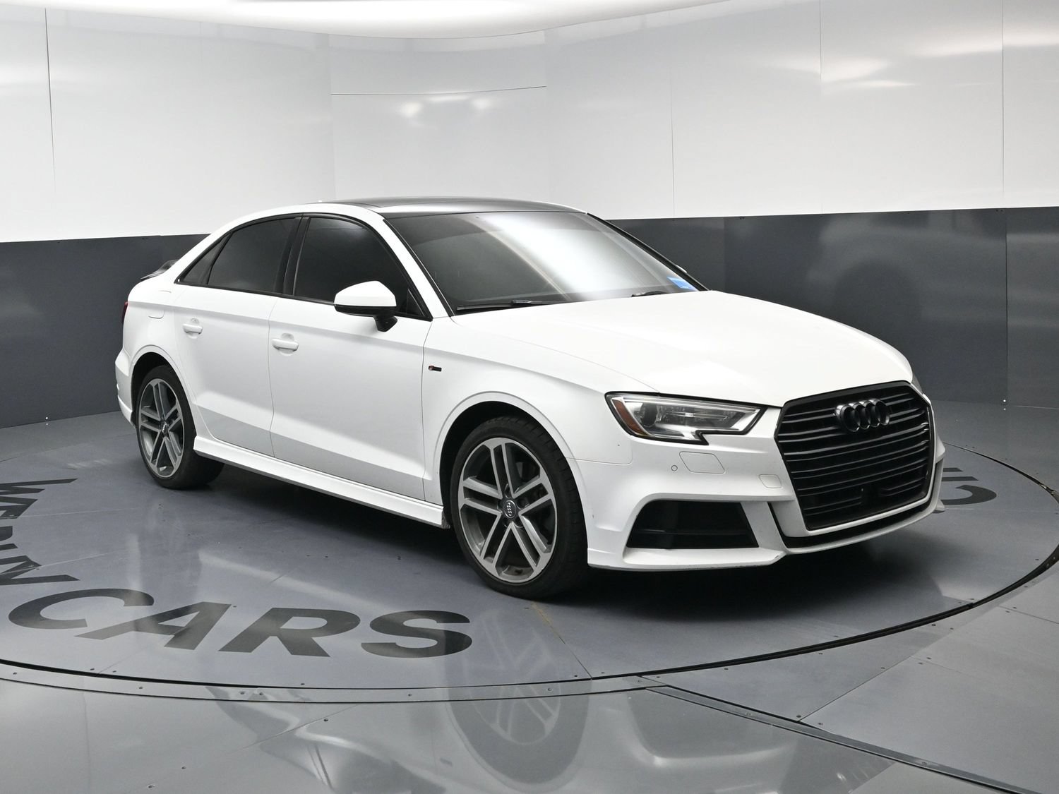 Used 2018 Audi A3 2.0T Premium Plus w/ Premium Plus Package FWD image 2