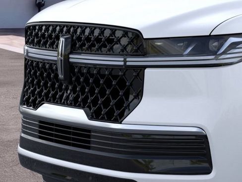 New 2026 Lincoln Navigator Reserve w/ Jet Appearance Package AWD/4WD image 17