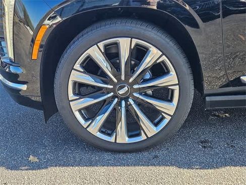 Used 2026 Cadillac Escalade Luxury w/ Touring Package image 13