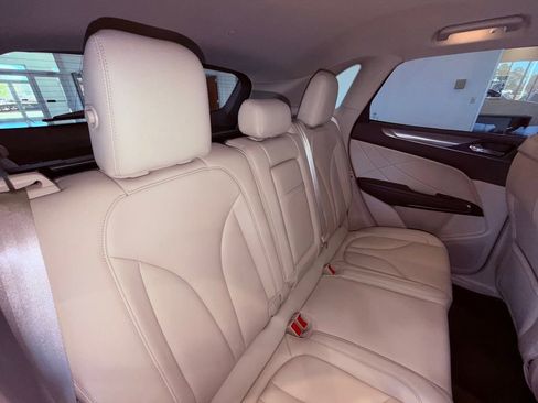 Used 2017 Lincoln MKC Premiere image 9