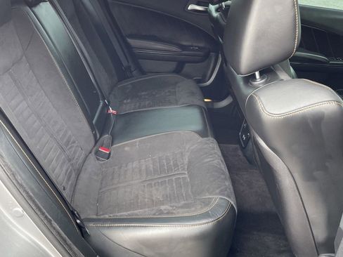 Used 2018 Dodge Charger R/T image 9