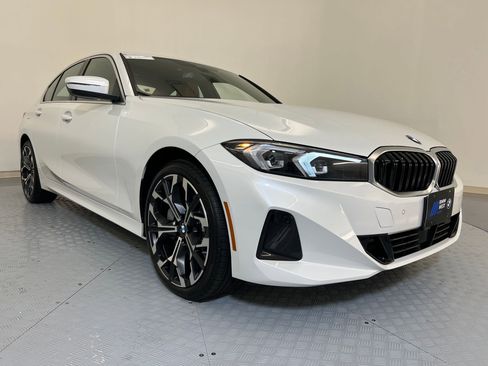 Used 2025 BMW 330i xDrive Sedan w/ Premium Package AWD/4WD image 6