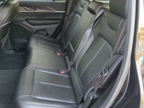Used 2025 Jeep Grand Cherokee Limited AWD/4WD image 54