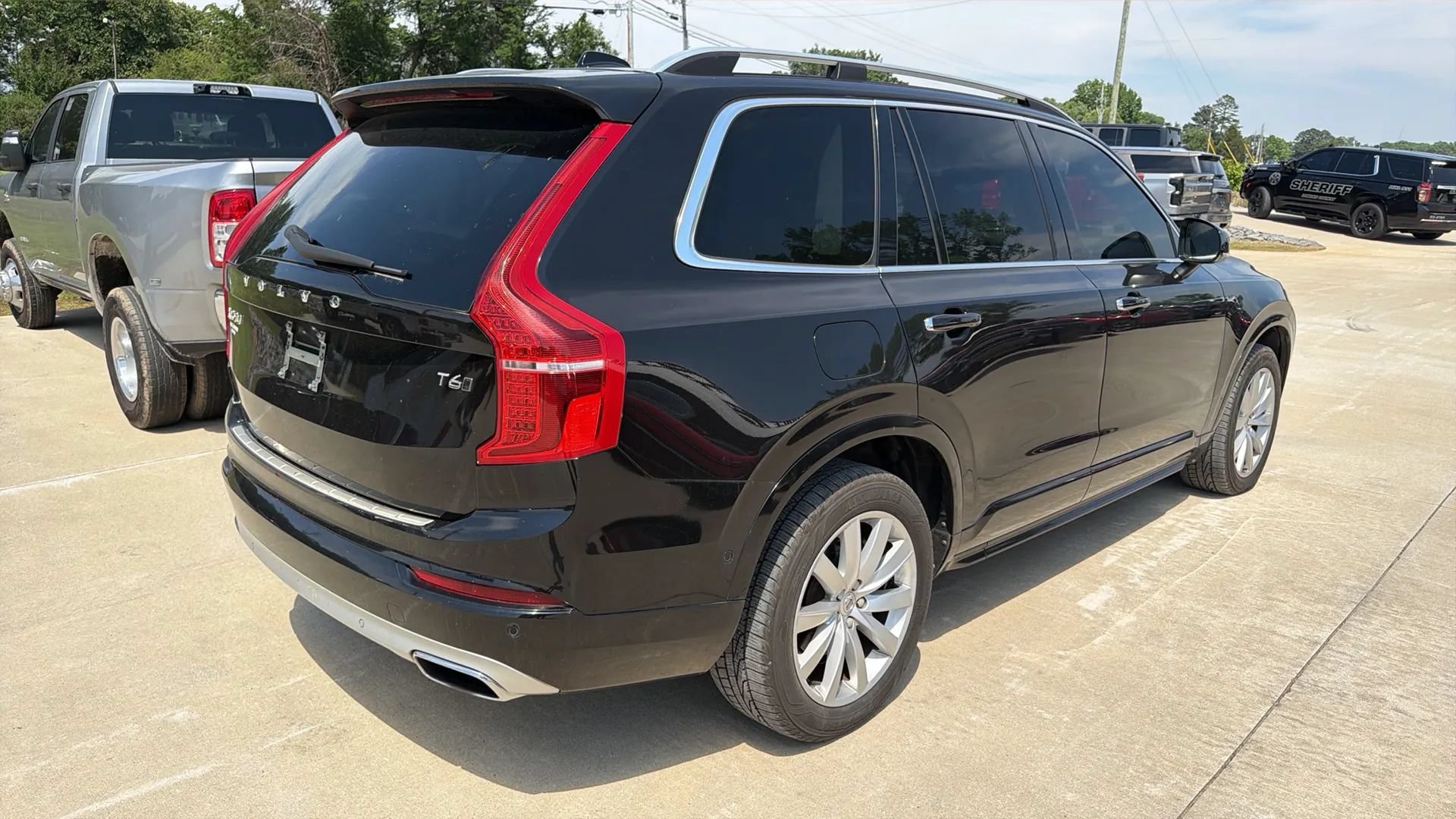 Used 2017 Volvo XC90 T6 Momentum w/ Vision Package AWD/4WD image 4
