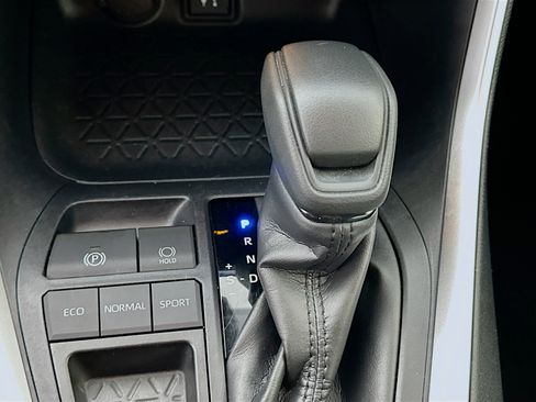 Used 2019 Toyota RAV4 XLE w/ Convenience Package image 25