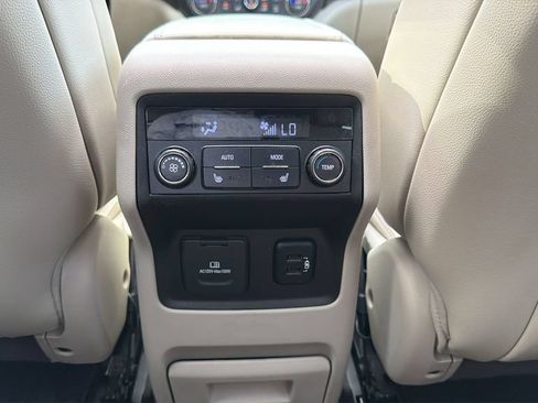 Used 2018 GMC Acadia Denali w/ Technology Package AWD/4WD image 29