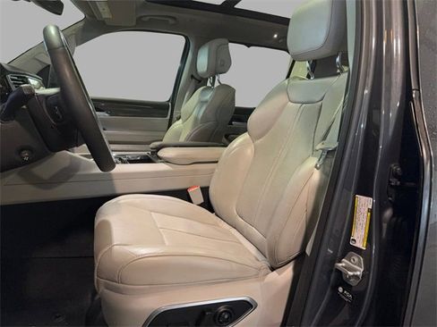 Used 2022 Jeep Wagoneer Series III w/ Premium Group I image 11