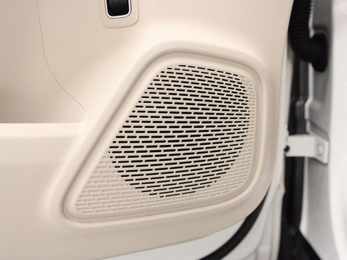 Certified 2025 Mercedes-Benz GLB 250 4MATIC image 24