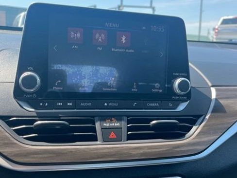 Used 2025 Nissan Altima 2.5 SV FWD image 38