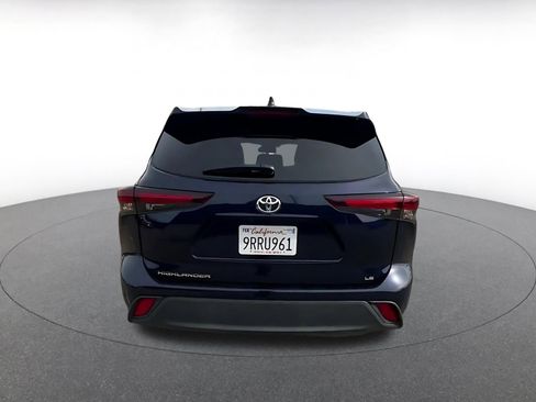 Used 2025 Toyota Highlander LE image 12