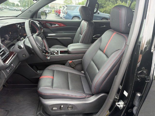 Certified 2026 Chevrolet Traverse RS w/ LPO, Floor Liner Package FWD image 23