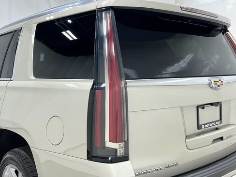 Used 2017 Cadillac Escalade Luxury AWD/4WD image 43