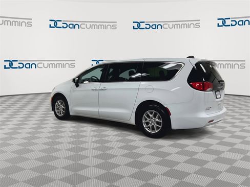 Used 2024 Chrysler Voyager LX image 6