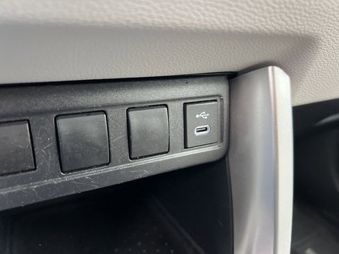 Used 2023 Toyota Corolla Cross L image 32