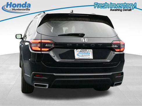 Used 2025 Honda Pilot Black Edition image 7