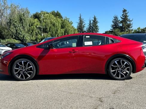 New 2026 Toyota Prius Plug-In Hybrid FWD image 6