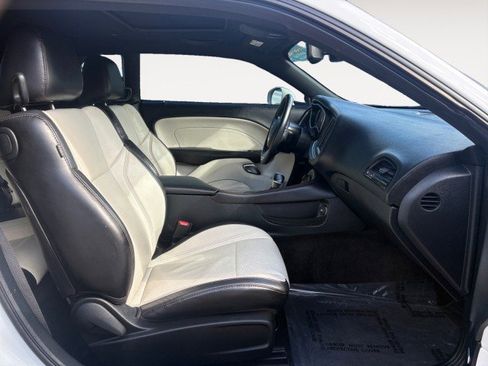 Used 2018 Dodge Challenger SXT Plus image 4