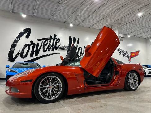Used 2005 Chevrolet Corvette Coupe w/ Preferred Equipment Group RWD image 1