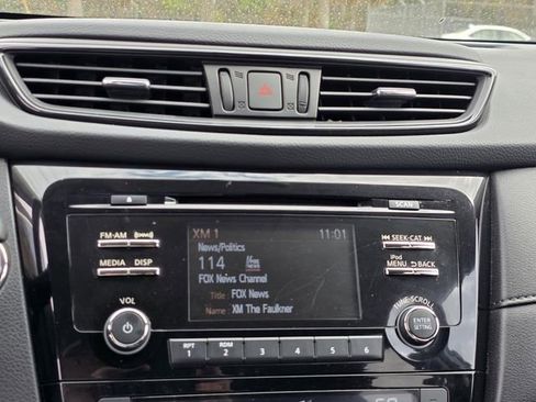 Used 2017 Nissan Rogue SV image 14