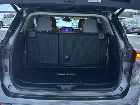 Used 2023 Toyota Highlander Limited image 13