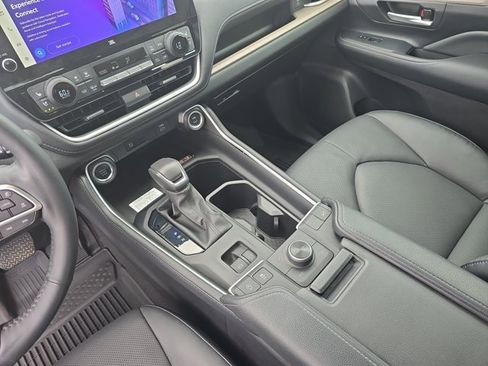 Used 2024 Toyota Grand Highlander Platinum image 26