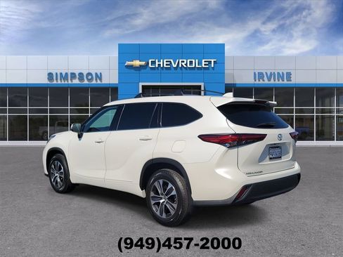 Used 2021 Toyota Highlander XLE FWD image 6
