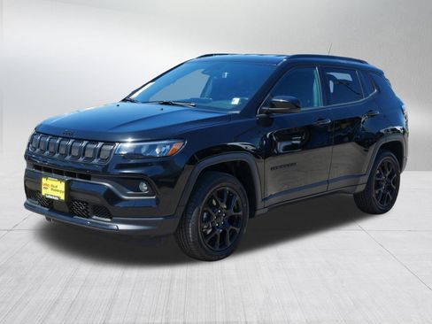 Used 2022 Jeep Compass Latitude w/ Convenience Group AWD/4WD image 3