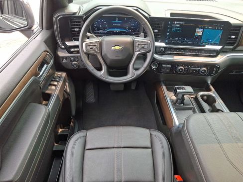 Used 2025 Chevrolet Silverado 1500 High Country w/ High Country Premium Package AWD/4WD image 12