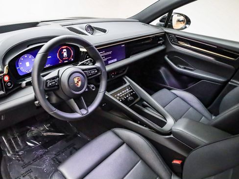 Used 2025 Porsche Macan Electric image 5