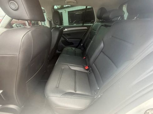 Used 2018 Volkswagen Golf SE FWD image 17
