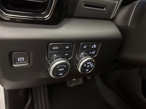 Used 2022 GMC Sierra 1500 AT4 w/ AT4 Preferred Package AWD/4WD image 27