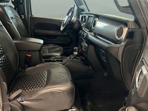 Used 2020 Jeep Wrangler Unlimited Sahara w/ Dual Top Group AWD/4WD image 24
