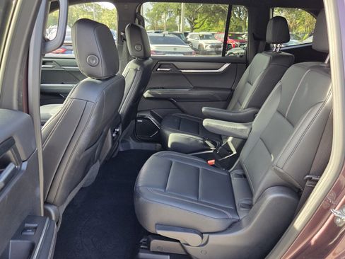 Certified 2026 GMC Acadia Elevation w/ Elevation Premium Package AWD/4WD image 13