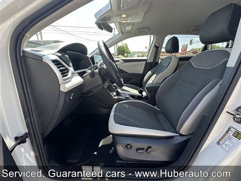 Used 2026 Volkswagen Taos SE AWD/4WD image 11
