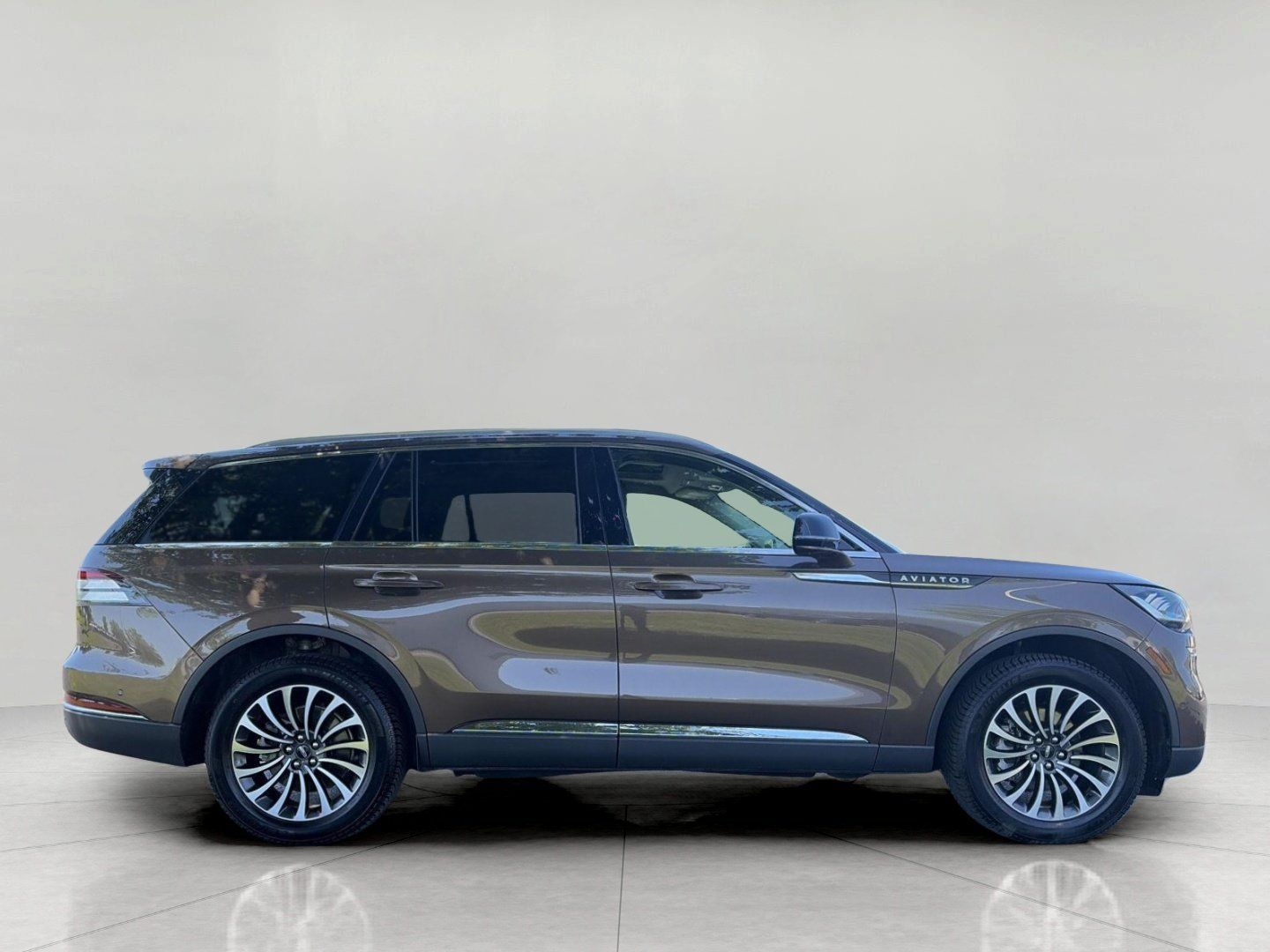 Used 2022 Lincoln Aviator Reserve w/ Elements Package Plus AWD/4WD image 12