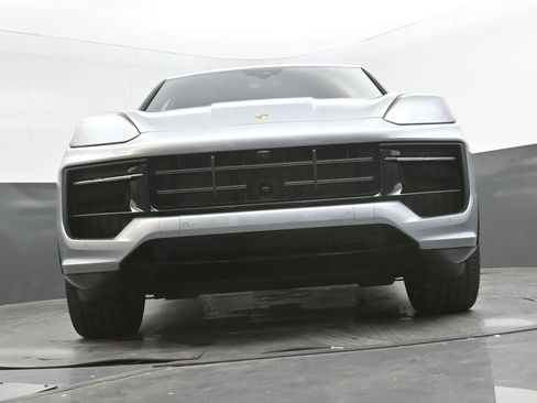 Certified 2025 Porsche Cayenne GTS AWD/4WD image 42