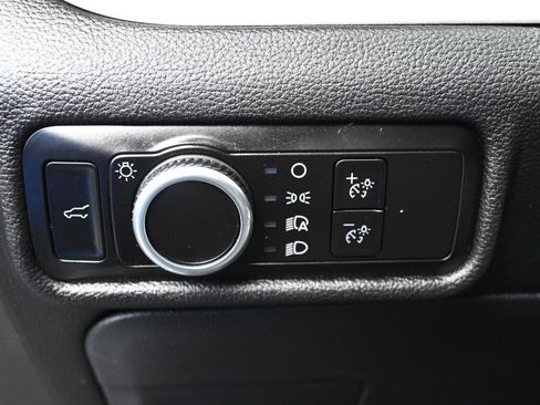 Used 2023 Ford Explorer XLT RWD image 12