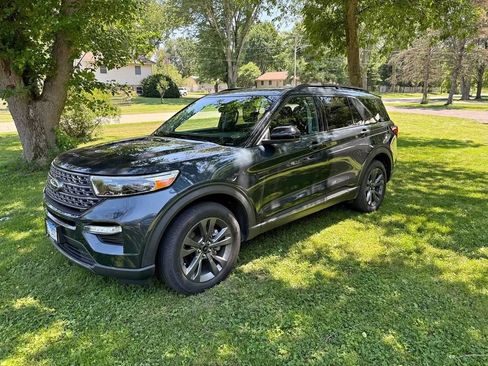 Used 2023 Ford Explorer XLT w/ Equipment Group 202A AWD/4WD image 2