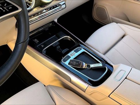 Used 2025 Mercedes-Benz GLB 250 4MATIC image 14