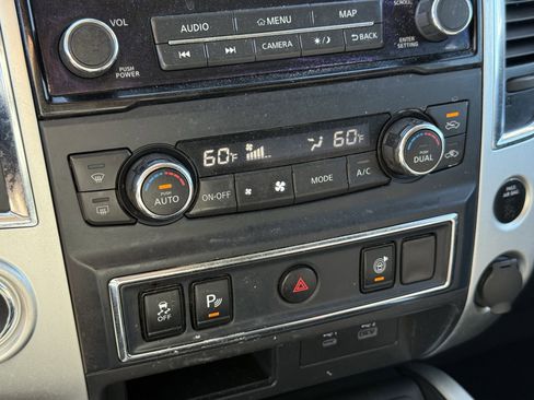 Used 2021 Nissan Titan SV w/ SV Convenience Package image 22