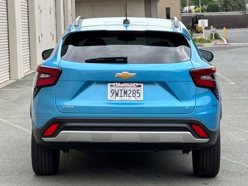 Used 2026 Chevrolet Trax LT FWD image 5