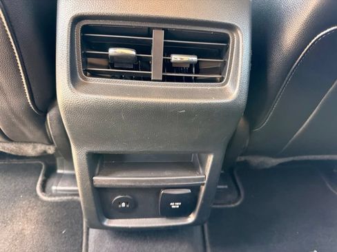 Used 2022 Ford Edge Titanium AWD/4WD image 27