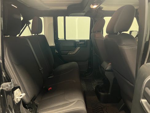 Used 2018 Jeep Wrangler Unlimited Sport image 16