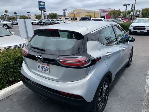 Used 2023 Chevrolet Bolt LT w/ Infotainment Package FWD image 6