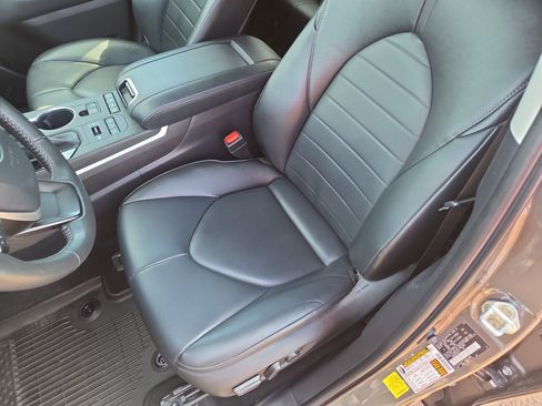 Certified 2022 Toyota Highlander XLE image 13