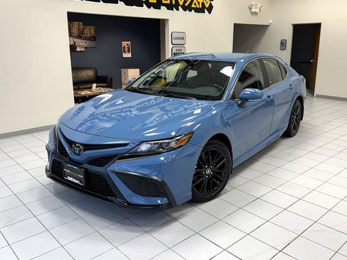 Used 2023 Toyota Camry SE image 1