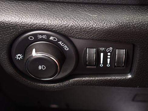 Used 2026 Chrysler Pacifica Select FWD image 30