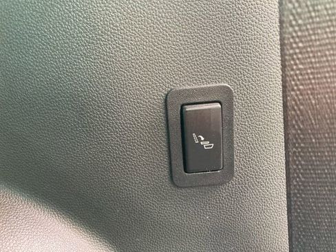 Used 2022 GMC Yukon XL AT4 w/ Technology Package AWD/4WD image 29
